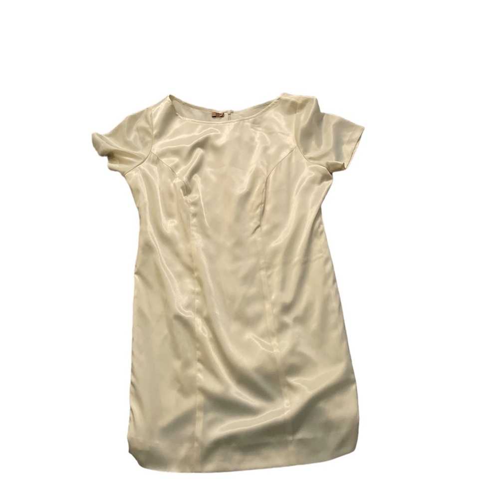 I am selling one dress  for woman to go out to party’s